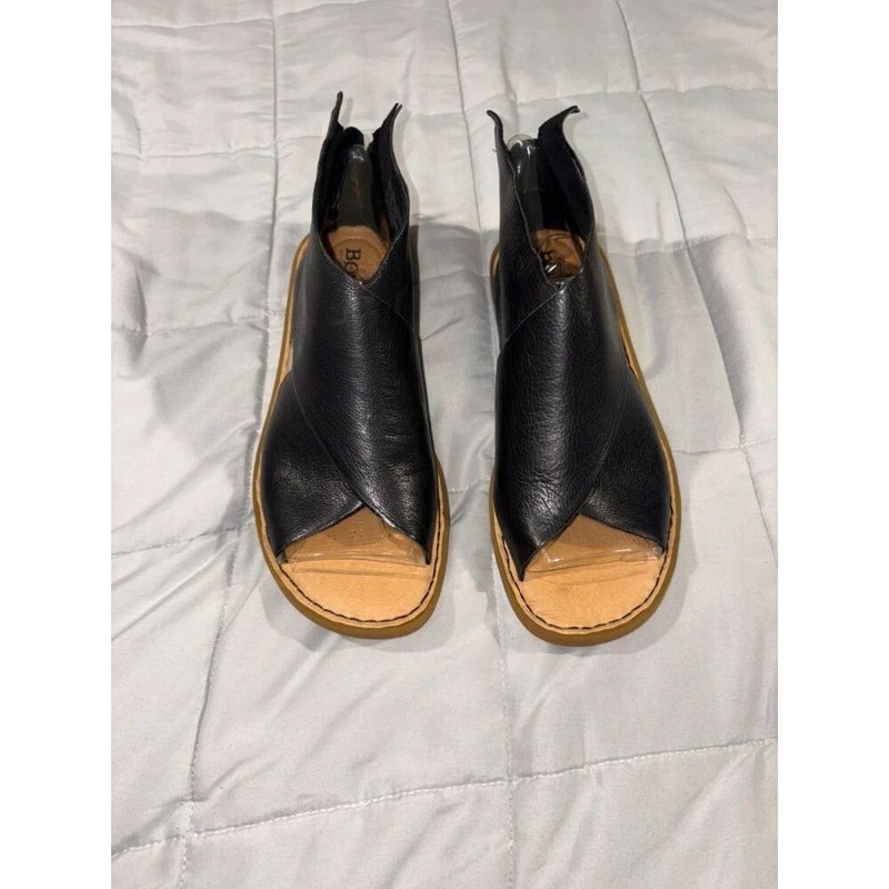 New Born Iwa Sandals Sz 7